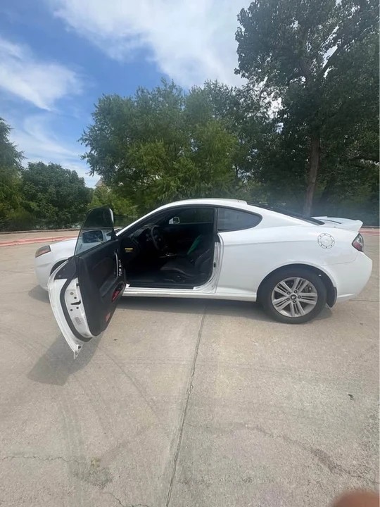 2008 Hyundai Tiburon - Image 10 of 18