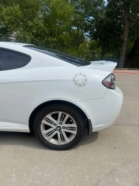 2008 Hyundai Tiburon - Image 15 of 18