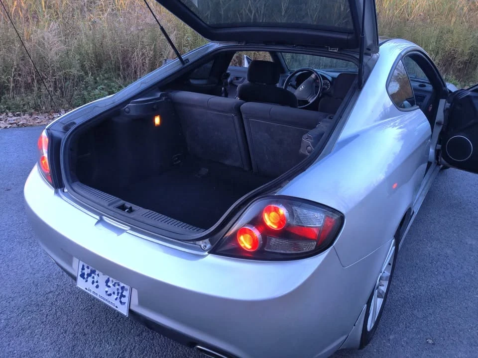 2008 Hyundai Tiburon - Image 18 of 19
