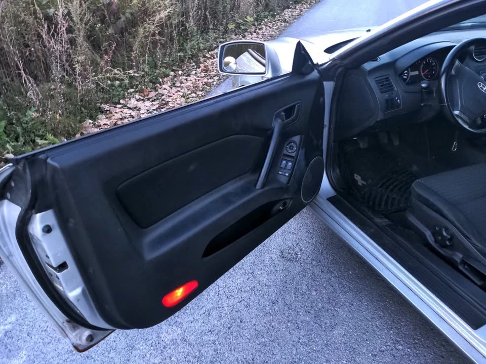 2008 Hyundai Tiburon - Image 3 of 19