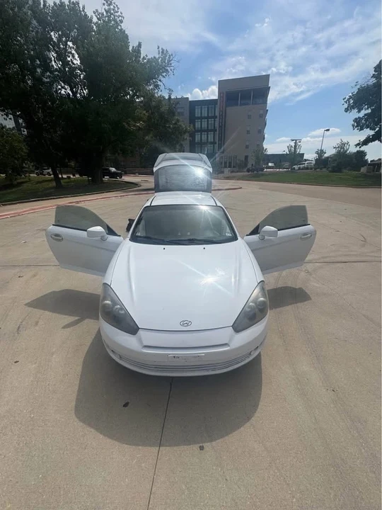 2008 Hyundai Tiburon - Image 5 of 18