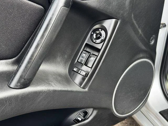 2008 Hyundai Tiburon - Image 10 of 17