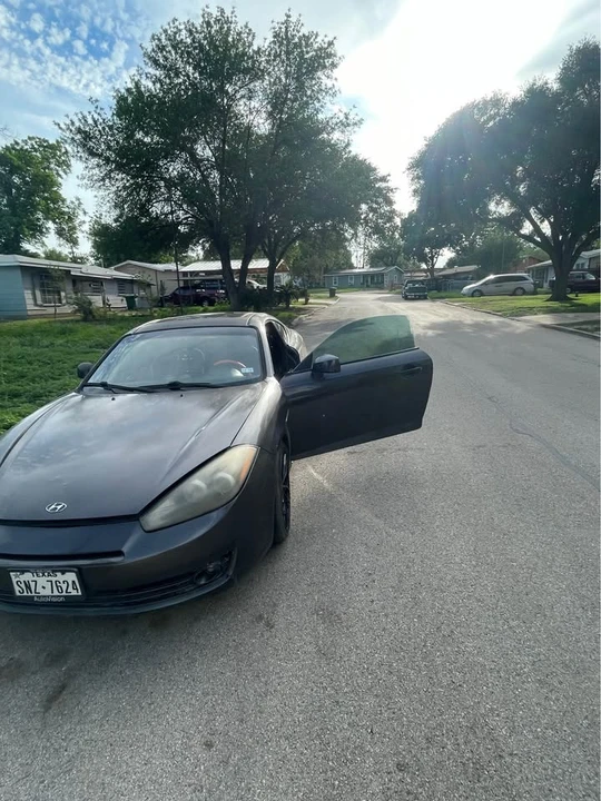 2008 Hyundai Tiburon - Image 2 of 8