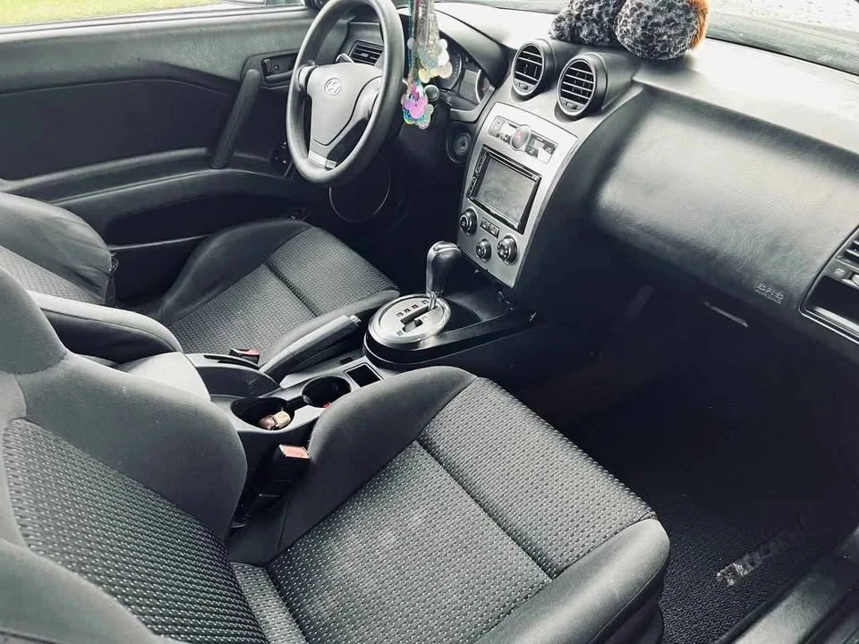 2008 Hyundai Tiburon - Image 10 of 16