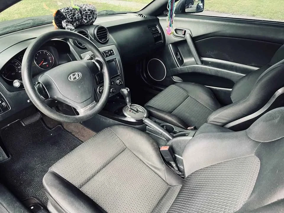 2008 Hyundai Tiburon - Image 11 of 16