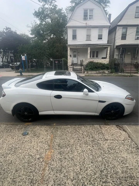 2008 Hyundai Tiburon - Image 2 of 9