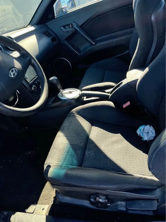 2008 Hyundai Tiburon - Image 6 of 8