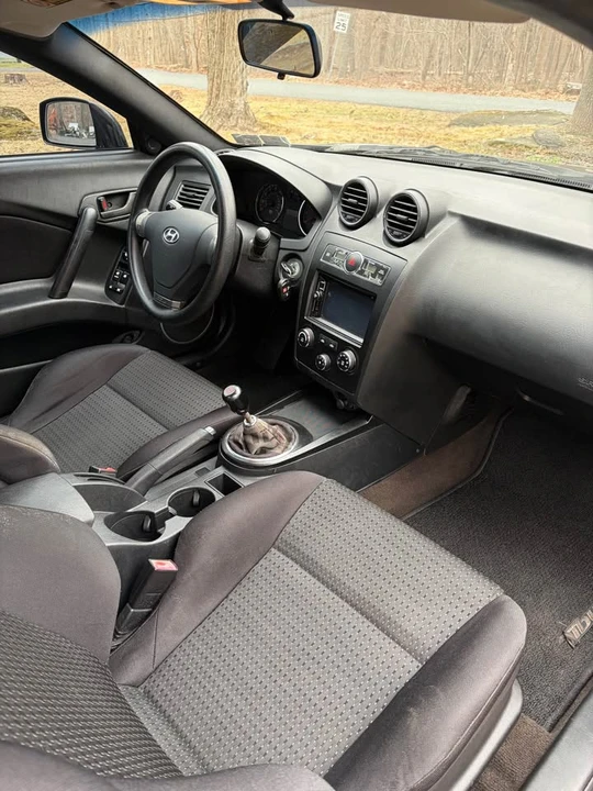 2008 Hyundai Tiburon - Image 10 of 13