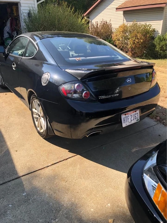 2008 Hyundai Tiburon - Image 2 of 9