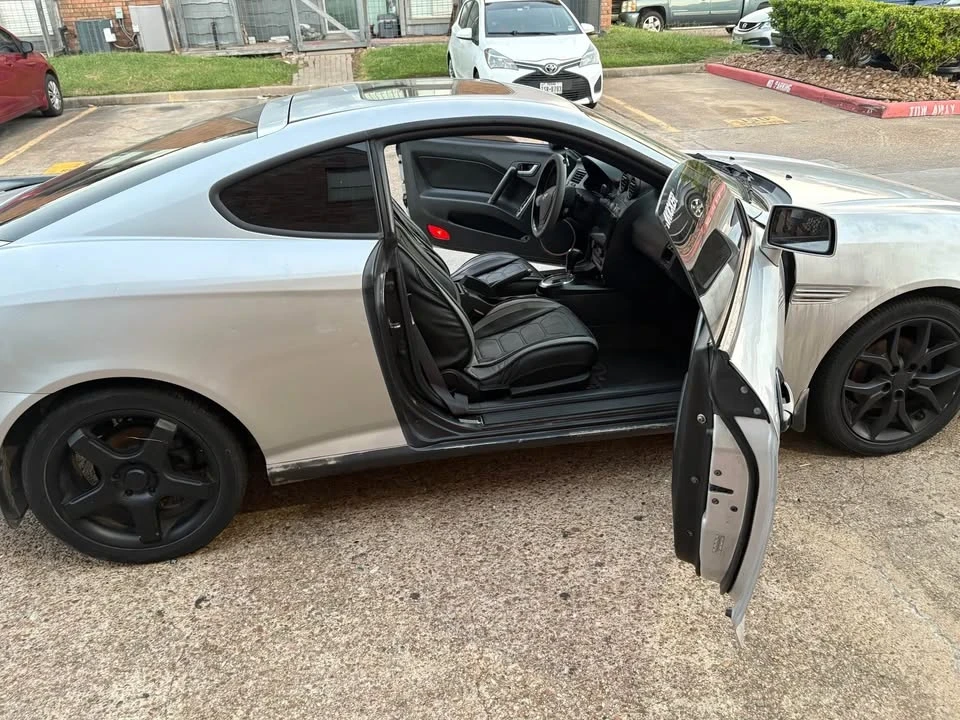 2008 Hyundai Tiburon - Image 4 of 14