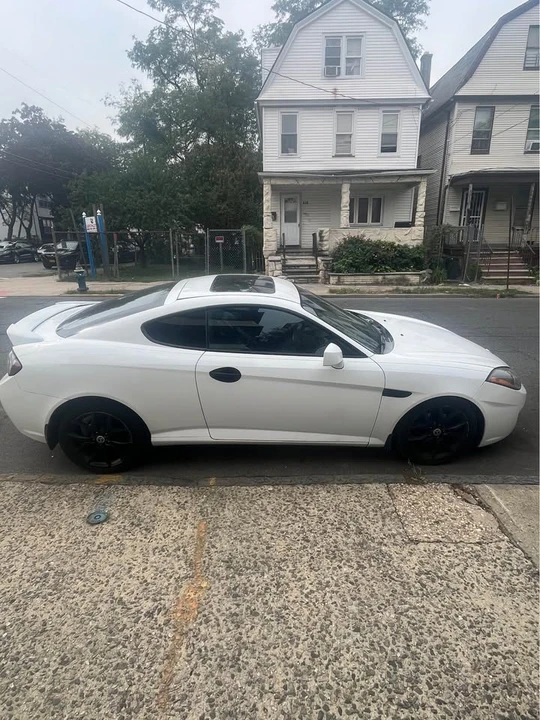 2008 Hyundai Tiburon - Image 2 of 3