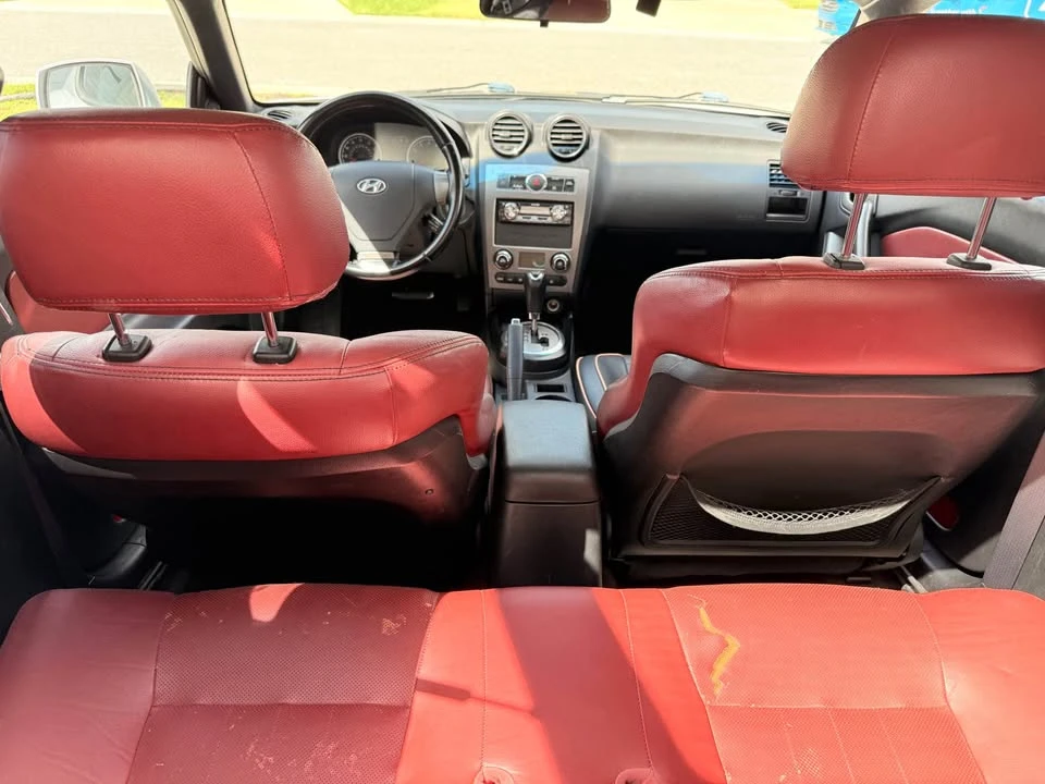 2008 Hyundai Tiburon - Image 9 of 10