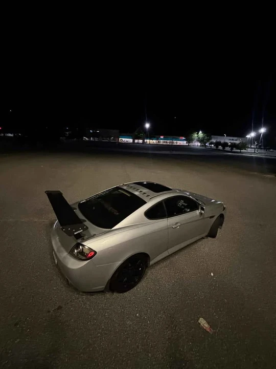 2008 Hyundai Tiburon - Image 6 of 10