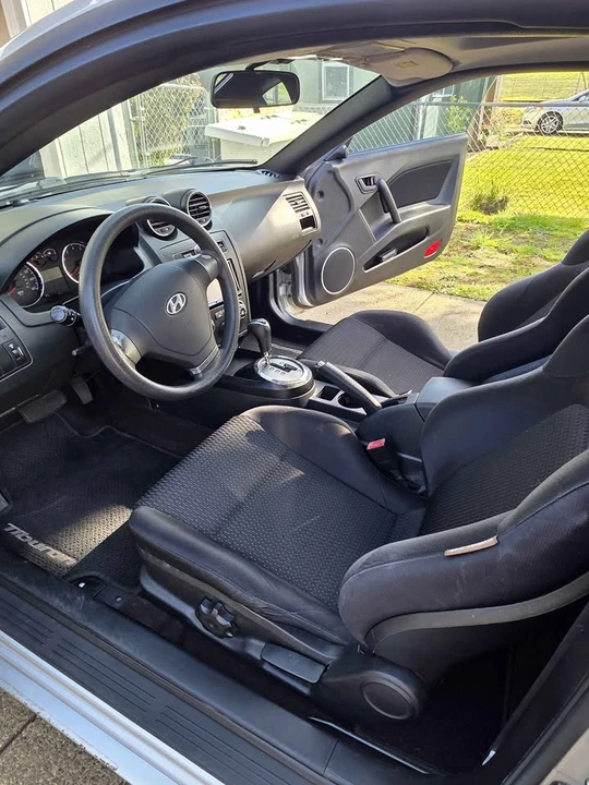 2008 Hyundai Tiburon - Image 6 of 7