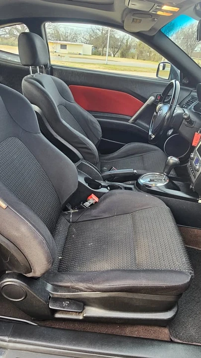 2008 Hyundai Tiburon - Image 6 of 10