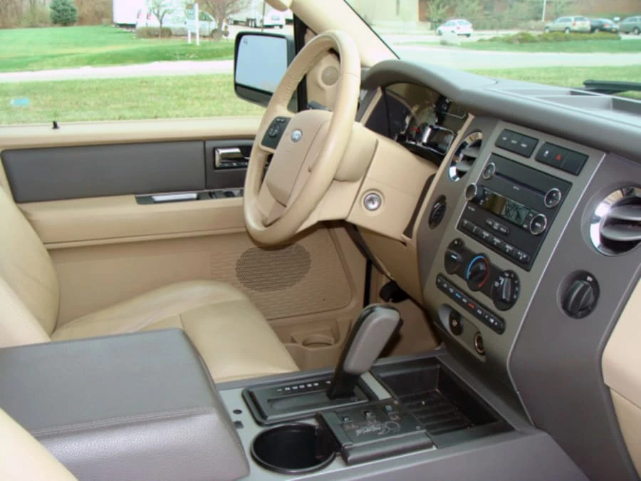 2008 Imperial - Image 4 of 12
