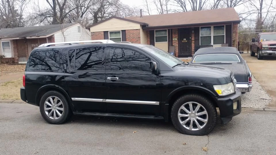 2008 Infiniti QX80 - Image 2 of 4