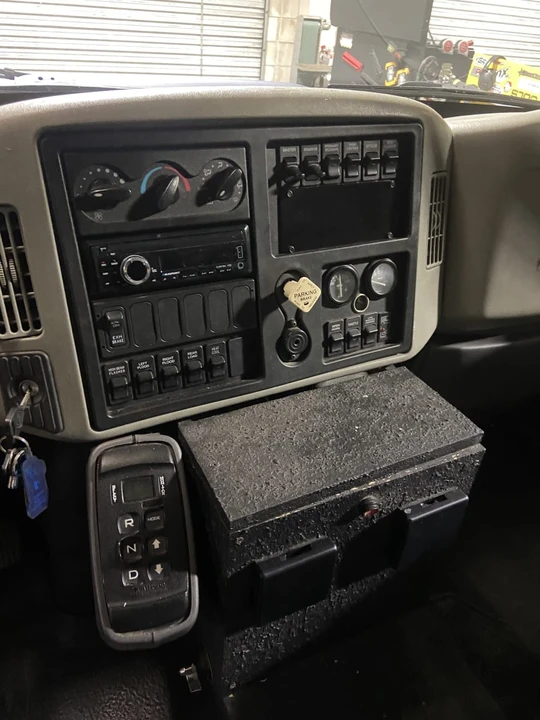 2008 International 4300 - Image 6 of 9