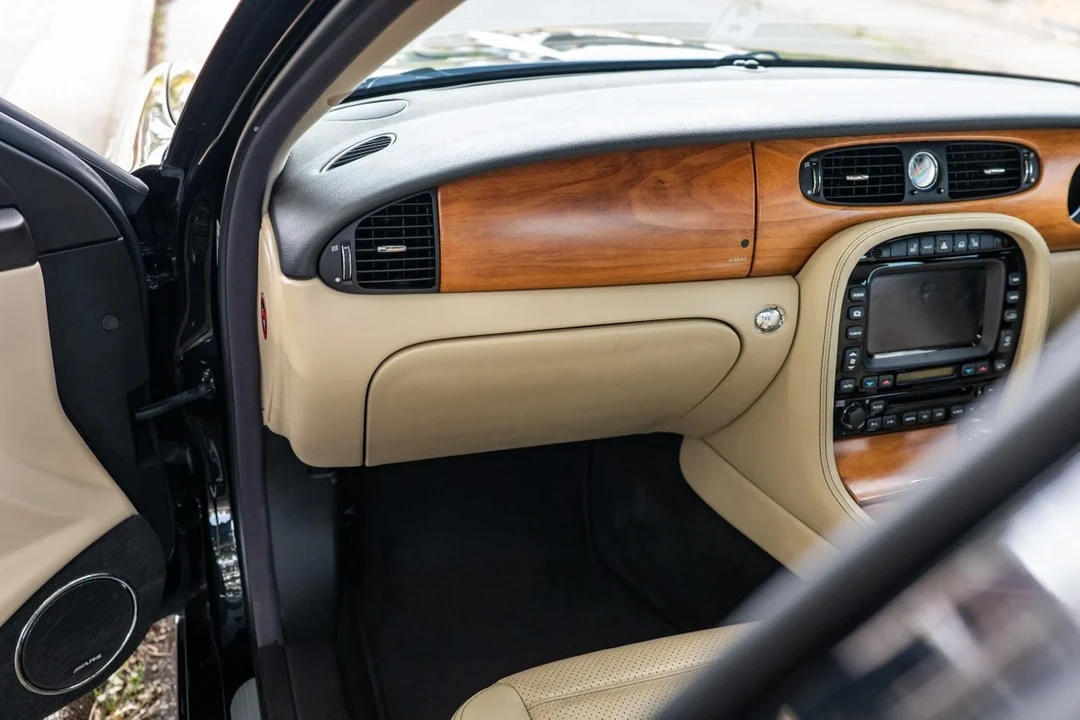 2008 Jaguar X350/X356/X358 XJR - Image 12 of 30