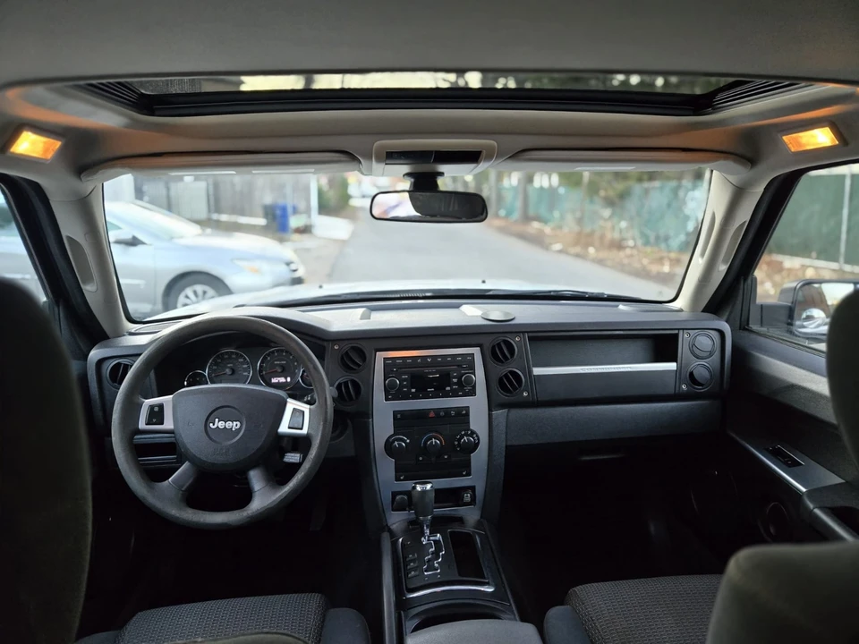 2008 Jeep Commander - Image 19 of 21