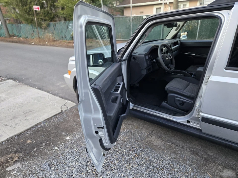 2008 Jeep Commander - Image 16 of 21