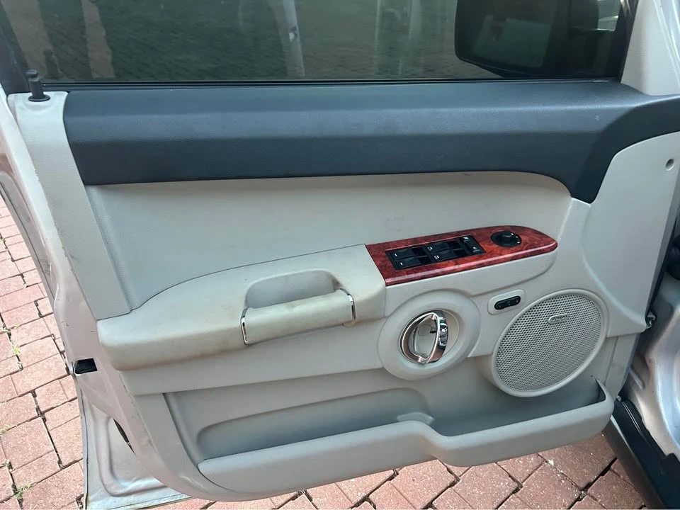 2008 Jeep Commander - Image 13 of 20