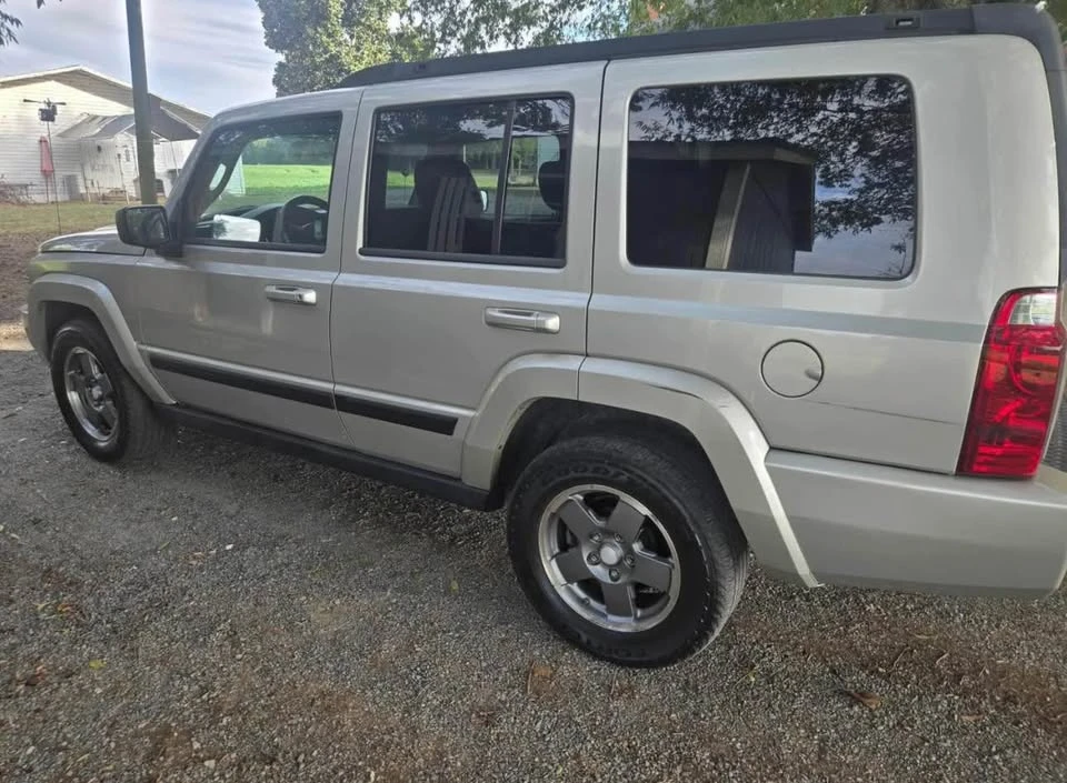 2008 Jeep Commander - Image 2 of 9