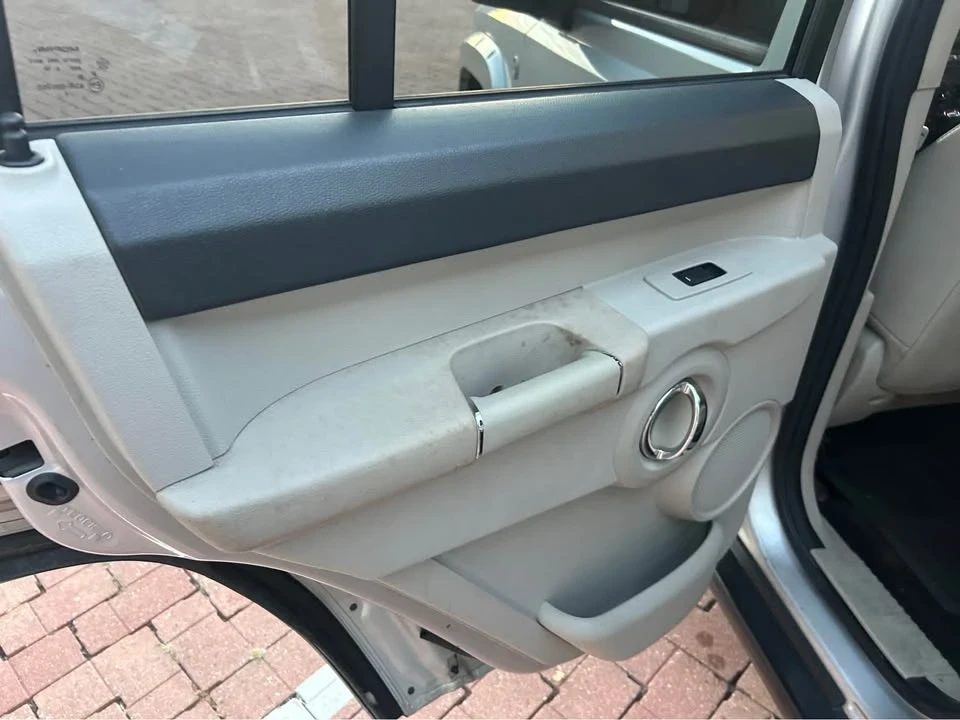 2008 Jeep Commander - Image 18 of 20