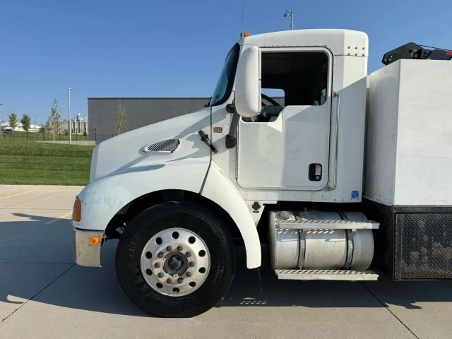 2008 Kenworth - Image 2 of 21