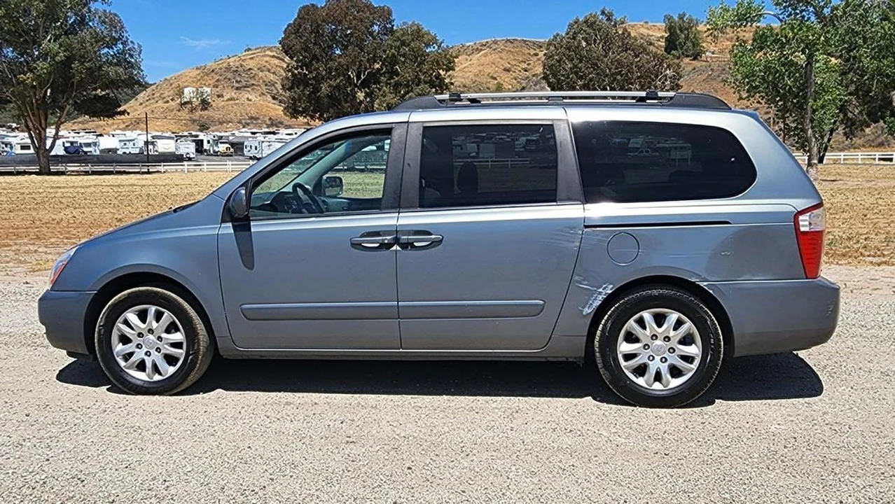 2008 Kia Carnival - Image 12 of 21