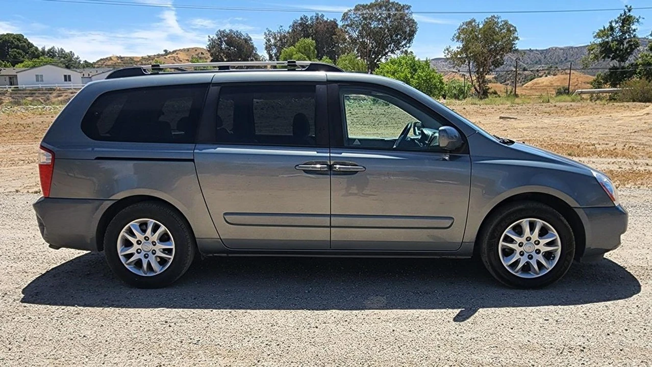 2008 Kia Carnival - Image 13 of 21