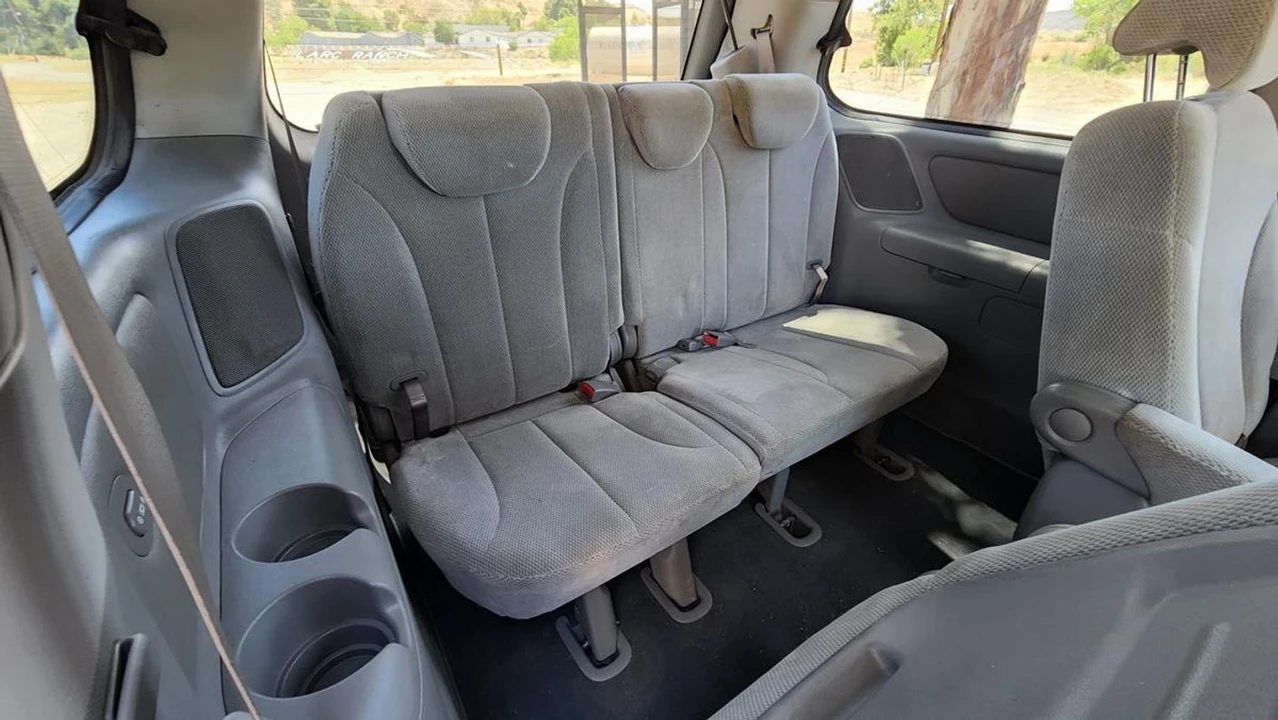 2008 Kia Carnival - Image 20 of 21