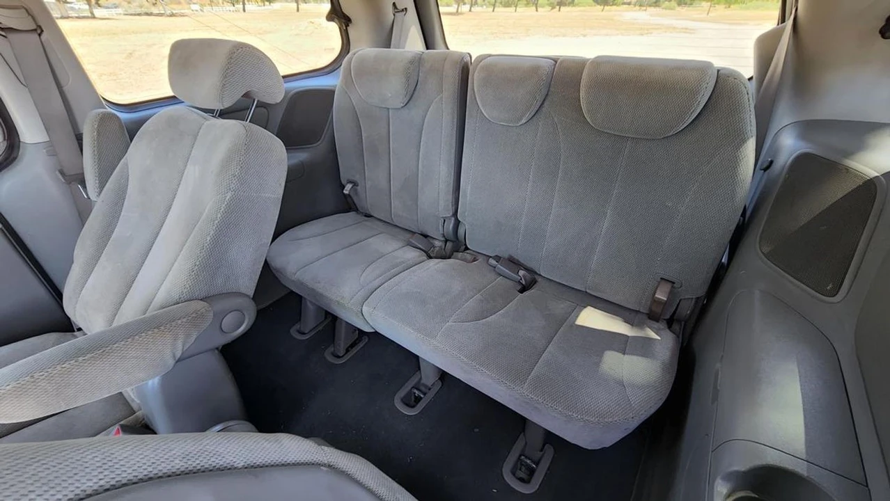 2008 Kia Carnival - Image 19 of 21