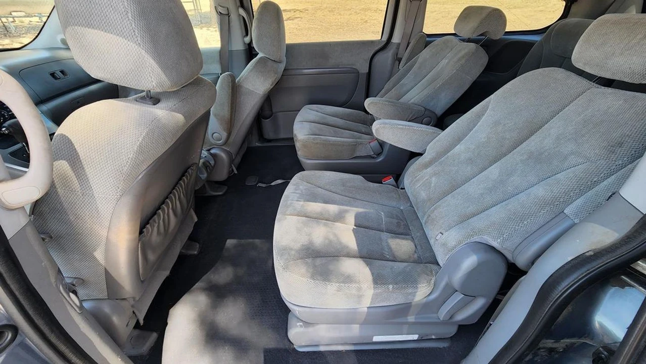 2008 Kia Carnival - Image 17 of 21