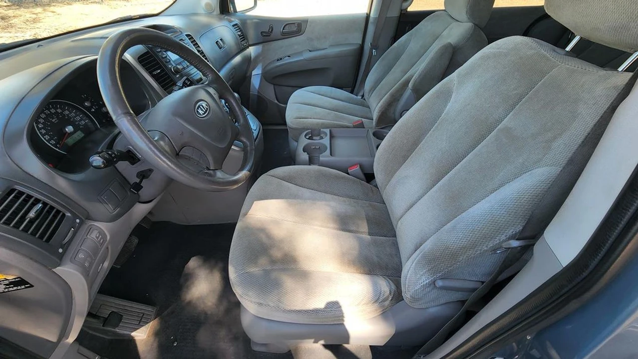 2008 Kia Carnival - Image 14 of 21