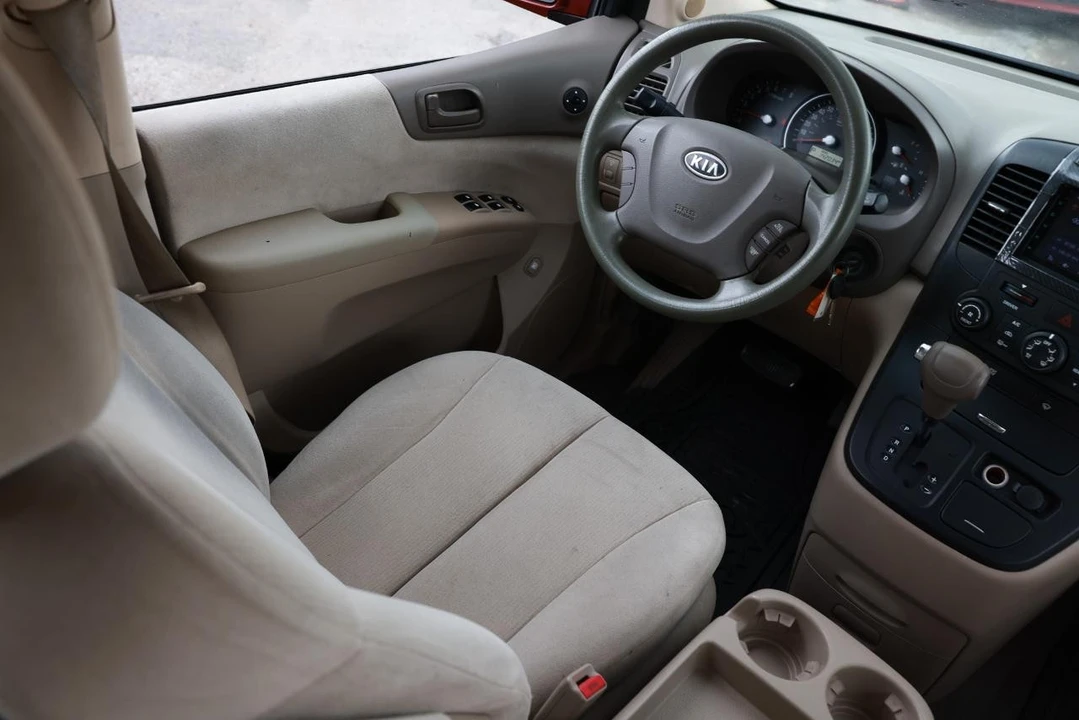 2008 Kia Carnival - Image 20 of 21