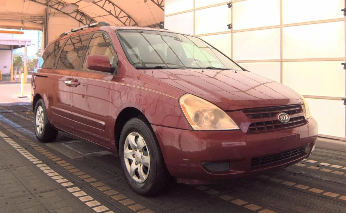 2008 Kia Carnival - Image 3 of 13