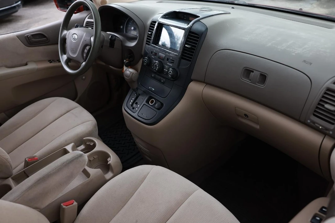 2008 Kia Carnival - Image 18 of 21