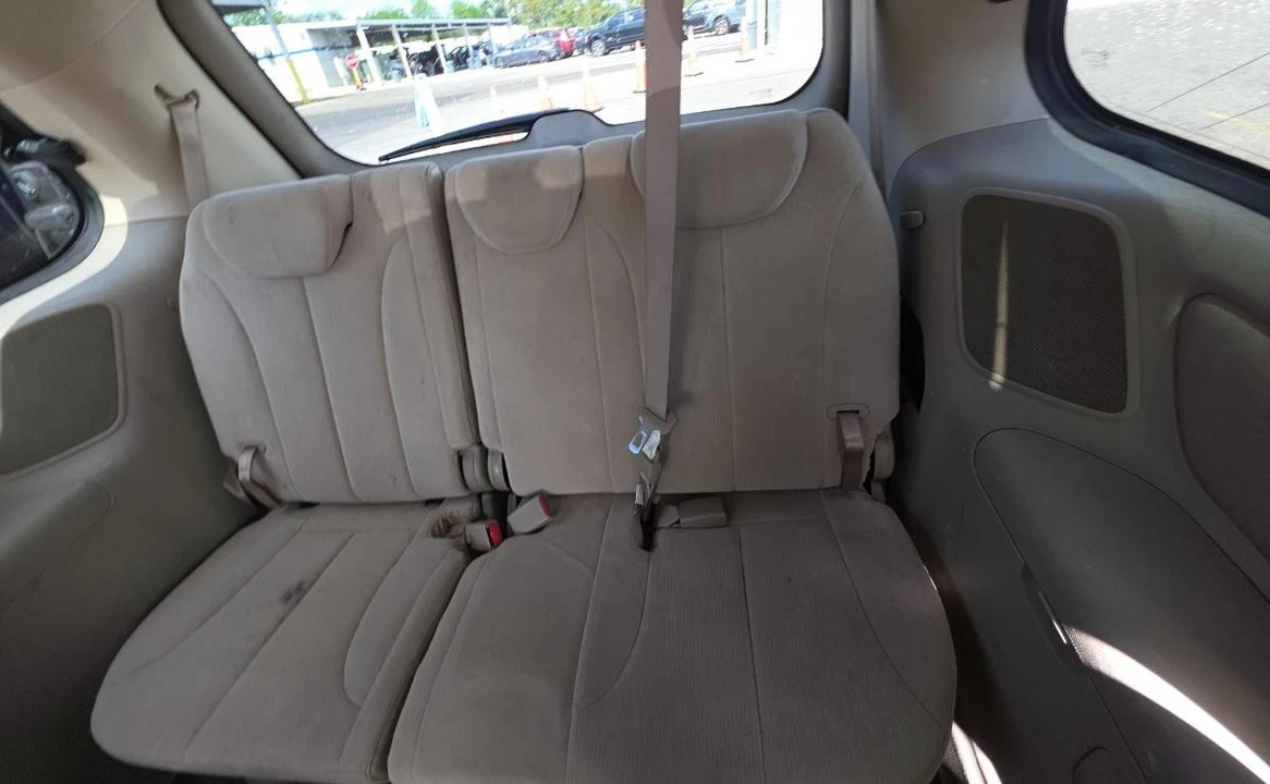 2008 Kia Carnival - Image 13 of 13