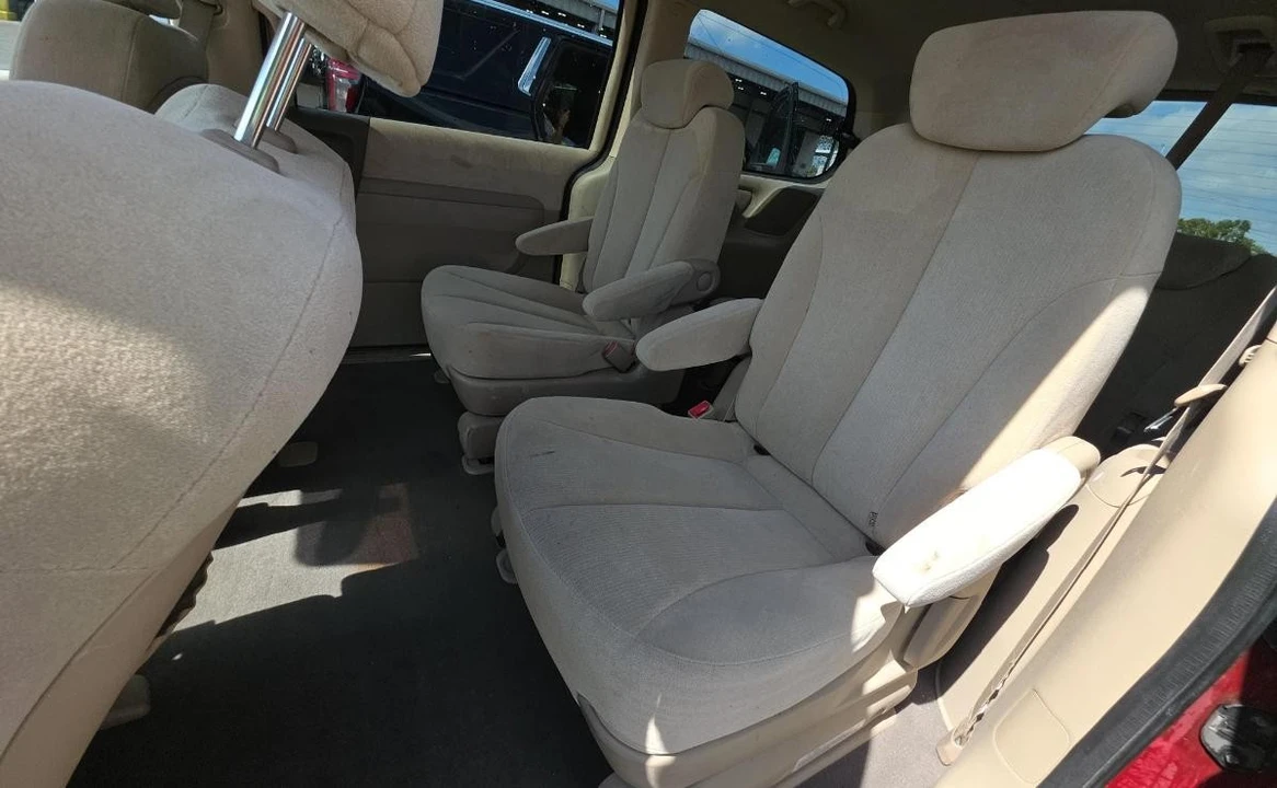 2008 Kia Carnival - Image 12 of 13