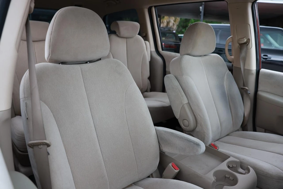 2008 Kia Carnival - Image 16 of 21
