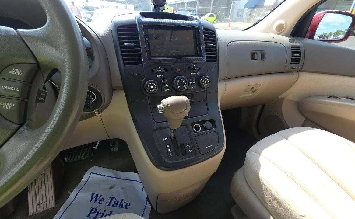 2008 Kia Carnival - Image 11 of 13