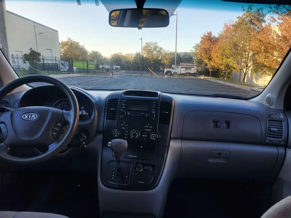 2008 Kia Carnival - Image 17 of 18