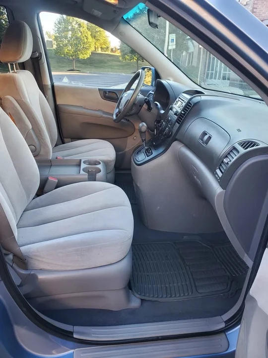 2008 Kia Carnival - Image 14 of 18