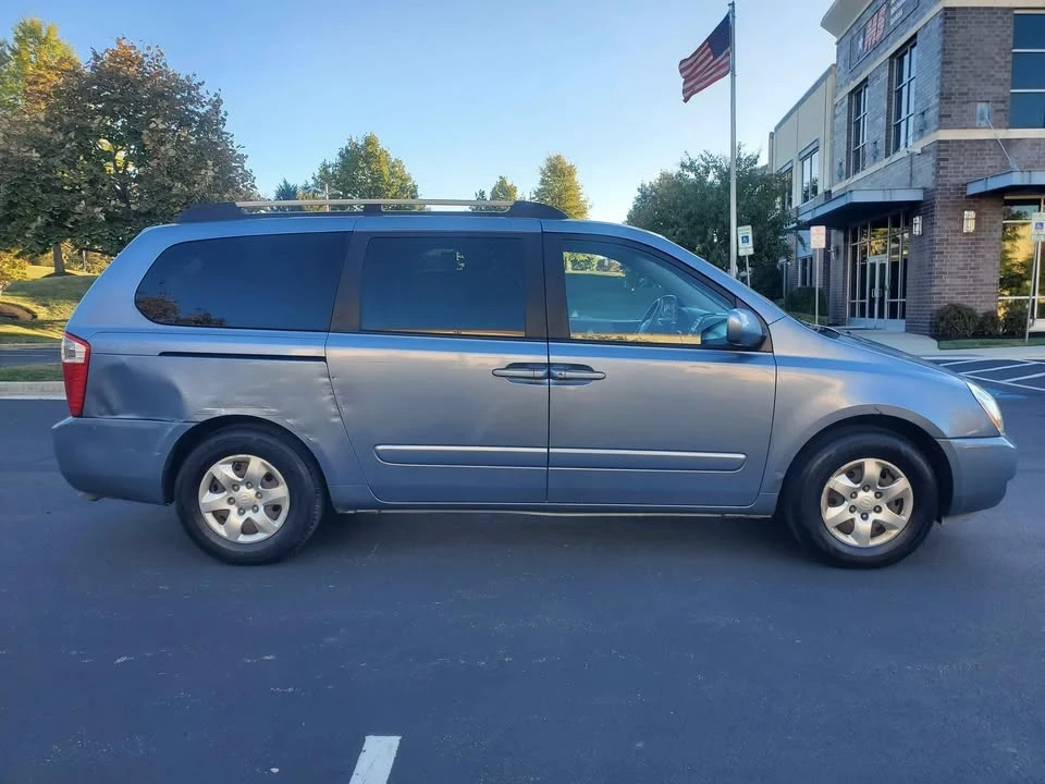 2008 Kia Carnival - Image 8 of 18