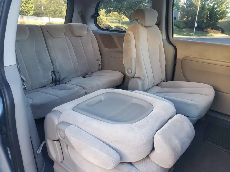 2008 Kia Carnival - Image 11 of 18