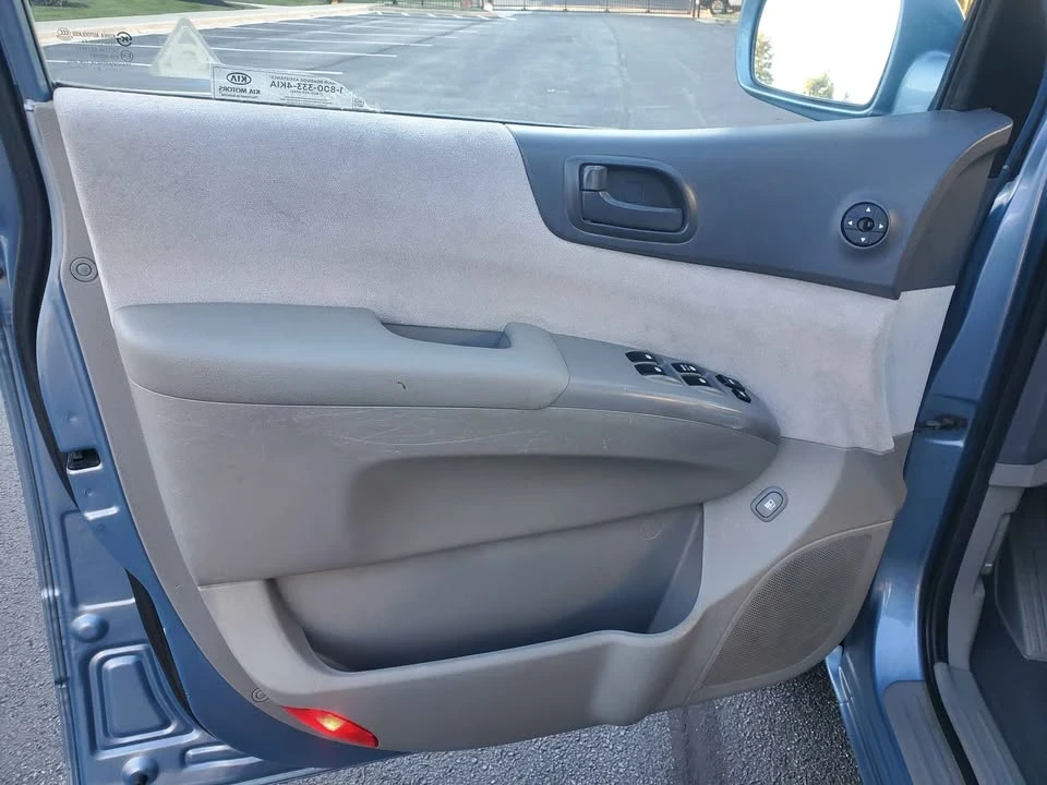 2008 Kia Carnival - Image 16 of 18