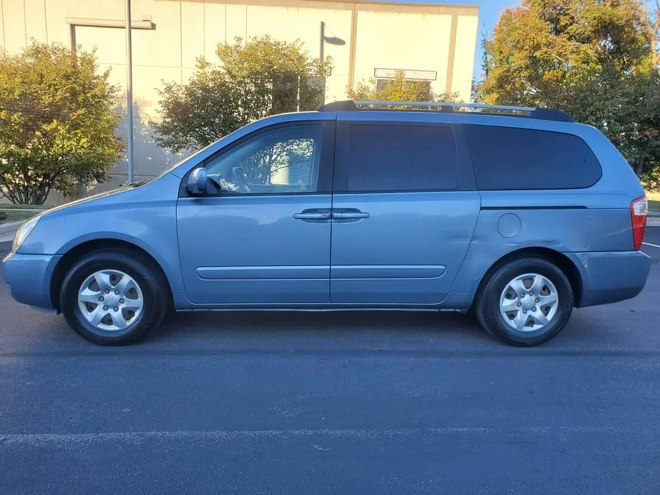 2008 Kia Carnival - Image 7 of 18