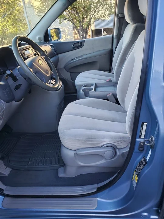 2008 Kia Carnival - Image 15 of 18