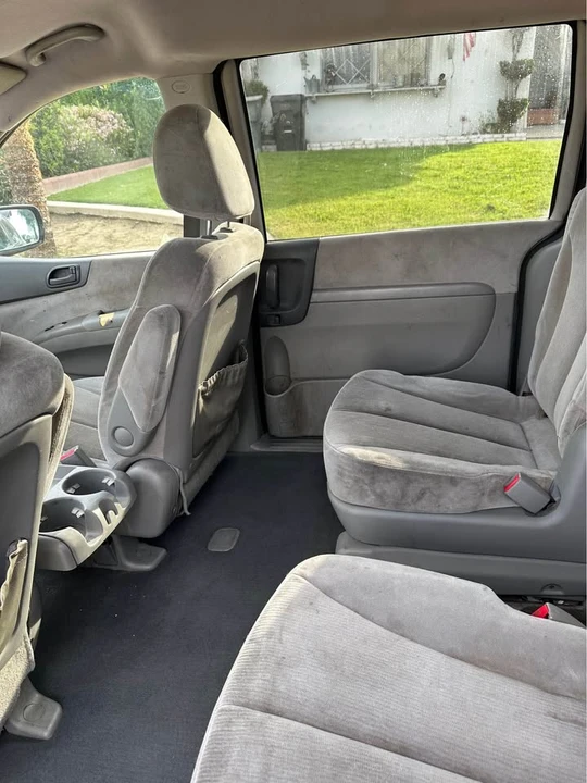 2008 Kia Carnival - Image 7 of 11